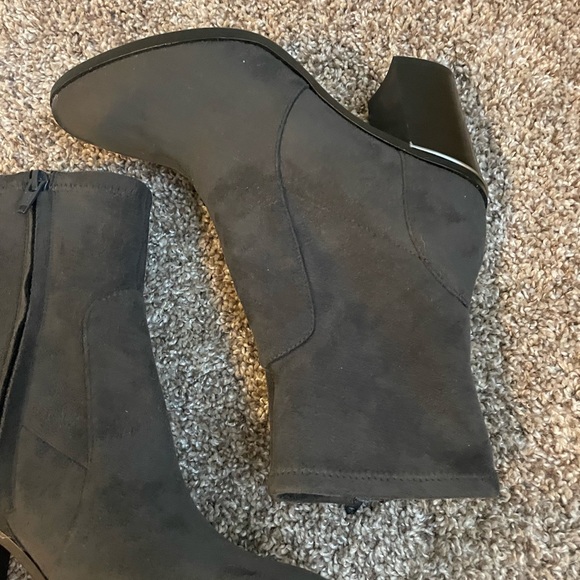Gray Suede ankle Michael Kors booties - Picture 6 of 11